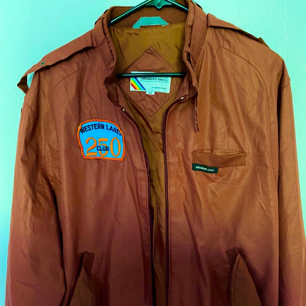 VINTAGE Member’s Only by Europe Craft Harrington Jacket in Bright Maroon